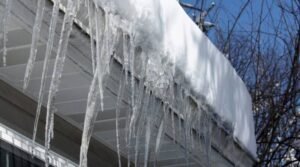 How Ann Arbor Homeowners Can Prepare Roof Drainage for Michigan’s Freeze-Thaw Seasons